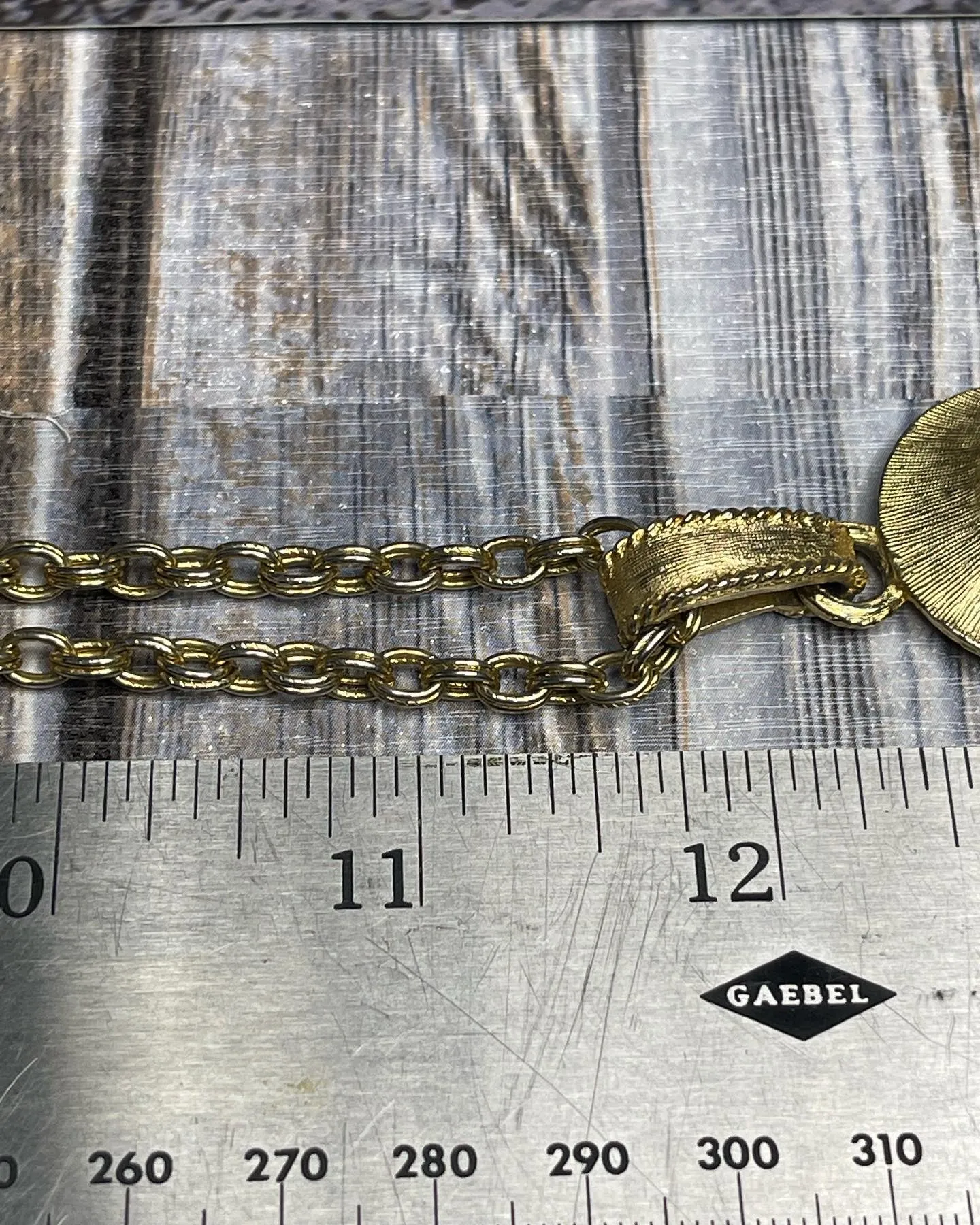Vintage 1970’s Unsigned Lisner Large Pendant Necklace